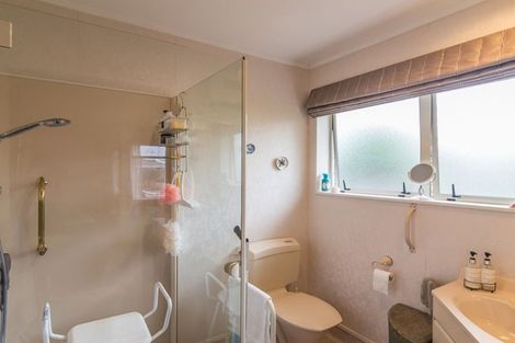 Photo of property in 22 Cranbrook Grove, Waikanae, 5036