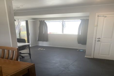 Photo of property in 2/4 Etherton Drive, Weymouth, Auckland, 2103