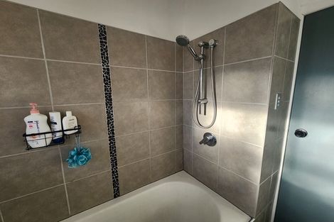 Photo of property in 92 Ruskin Road, Newlands, Wellington, 6037