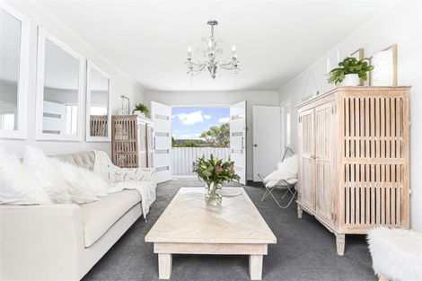 Photo of property in 4a Tiroroa Avenue, Te Atatu South, Auckland, 0610