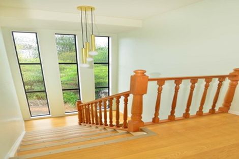 Photo of property in 2/81 Knights Road, Rothesay Bay, Auckland, 0630