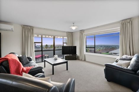 Photo of property in 2/12 Santa Monica Place, Goodwood Heights, Auckland, 2105