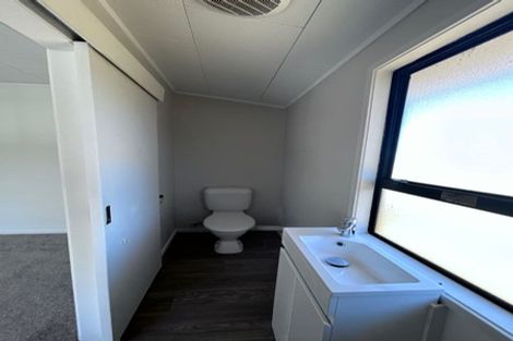 Photo of property in 121 Athena Drive, Totara Vale, Auckland, 0629