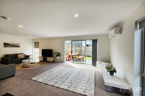 Photo of property in 2 Waimoana Close, Massey, Auckland, 0614