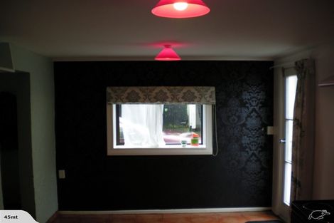 Photo of property in 140 Akaroa Drive, Maupuia, Wellington, 6022