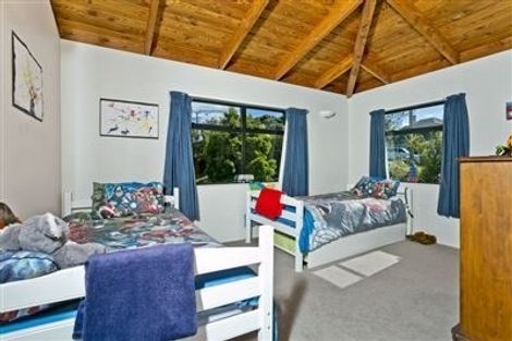 Photo of property in 2/182 Queen Street, Northcote Point, Auckland, 0627