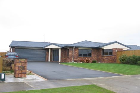 Photo of property in 8 Daniel Place, Kelvin Grove, Palmerston North, 4414