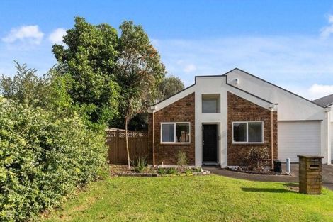 Photo of property in 1/16 Vinograd Drive, Te Atatu Peninsula, Auckland, 0610