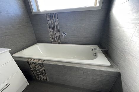 Photo of property in 35 Riverglade Parkway, Te Atatu South, Auckland, 0610