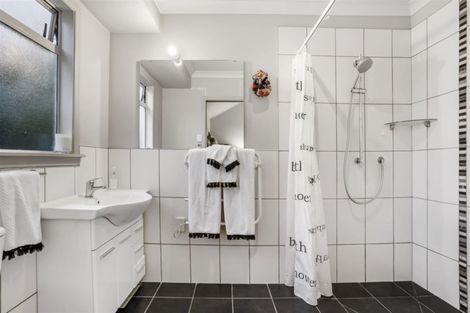 Photo of property in 12 Oakdale Road, Mount Roskill, Auckland, 1041