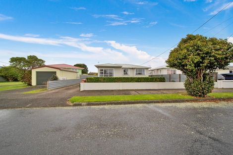 Photo of property in 8 Bone Crescent, Hawera, 4610