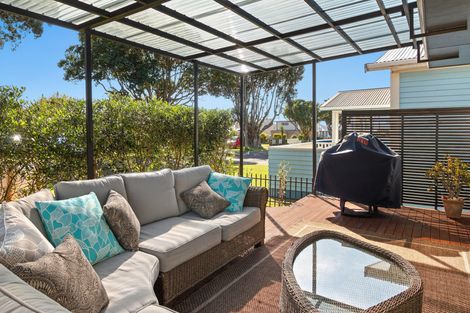 Photo of property in 35 Ocean View Road, Waihi Beach, 3611