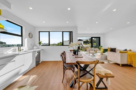 Photo of property in 8 Monstedt Terrace, Windsor Park, Auckland, 0632