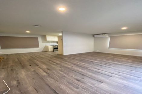 Photo of property in 2/10 Kirklow Place, Goodwood Heights, Auckland, 2105