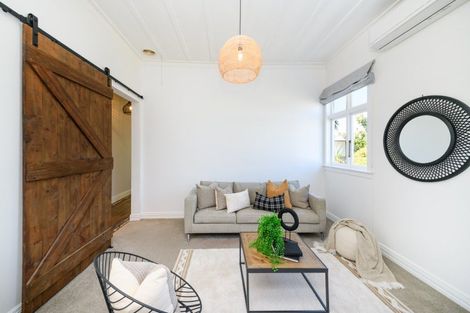 Photo of property in 31 Dunk Place, Milson, Palmerston North, 4414