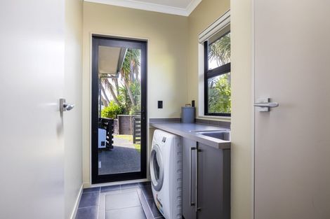 Photo of property in 69a Karamea Street, Whalers Gate, New Plymouth, 4310