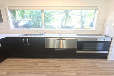 Photo of property in 6/106 West Coast Road, Glen Eden, Auckland, 0602