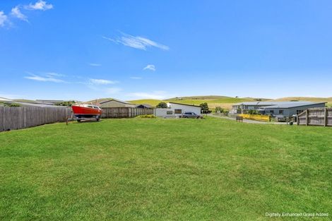 Photo of property in 13 Sunset Drive, Baylys Beach, 0377