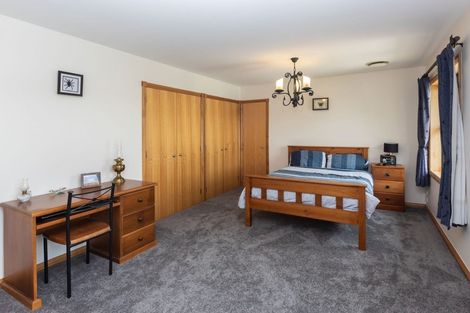 Photo of property in 12 Taunton Green, Papanui, Christchurch, 8052