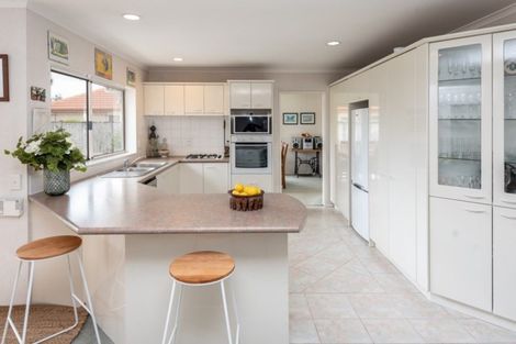 Photo of property in 22 Montecito Place, Golflands, Auckland, 2013