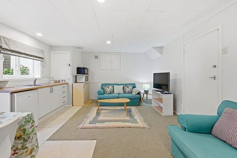 Photo of property in 13 Colmar Road, Mellons Bay, Auckland, 2014
