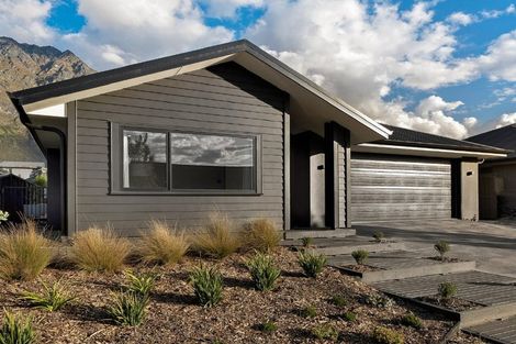 Photo of property in 13 Howden Drive, Jacks Point, 9371