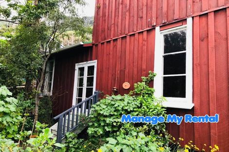 Photo of property in 10 Taungata Road, York Bay, Lower Hutt, 5013