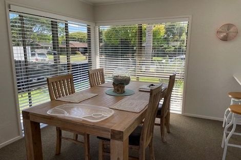 Photo of property in 7 Donzella Place, Conifer Grove, Takanini, 2112