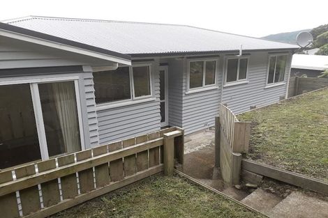 Photo of property in 35 Franklyn Road, Tawa, Wellington, 5028