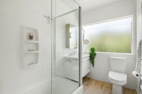 Photo of property in 16 Keldale Place, Forrest Hill, Auckland, 0620