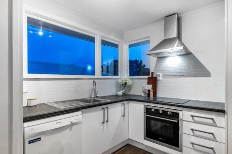 Photo of property in 32 Beauzami Crescent, Ascot Park, Porirua, 5024