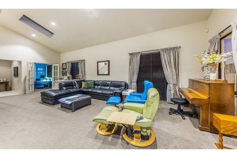 Photo of property in 25 Bridgefield Crescent, Flat Bush, Auckland, 2016