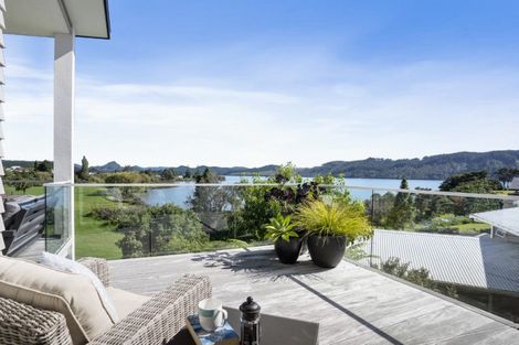 Photo of property in 104 Tukere Drive, Whangamata, 3620