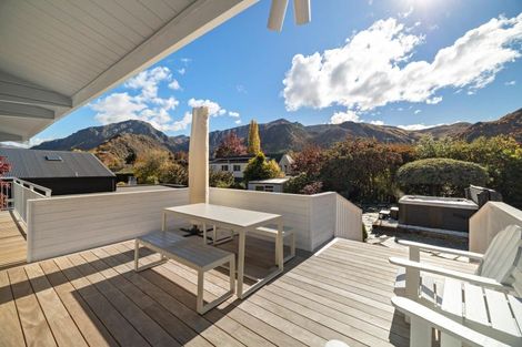 Photo of property in 13 Argyle Place, Arrowtown, 9302