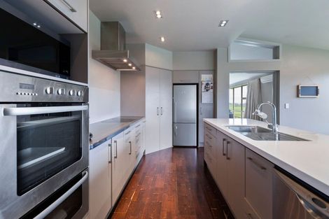 Photo of property in 33 Oram Drive, Turitea, Palmerston North, 4472