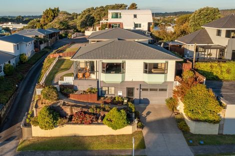 Photo of property in 47 Paynters Avenue, Strandon, New Plymouth, 4312