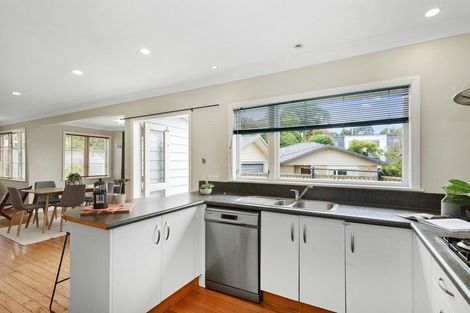 Photo of property in 4 Lyndhurst Road, Tawa, Wellington, 5028