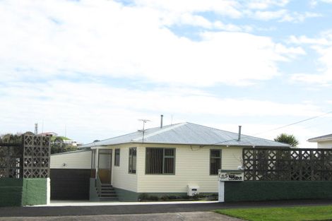 Photo of property in 5 Endeavour Street, Marfell, New Plymouth, 4310