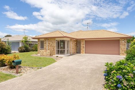 Photo of property in 10 The Gardens Drive, Papamoa Beach, Papamoa, 3118