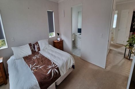 Photo of property in 192a Botany Road, Botany Downs, Auckland, 2010