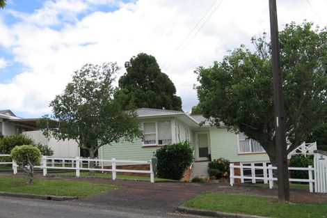 Photo of property in 4 Windermere Crescent, Blockhouse Bay, Auckland, 0600