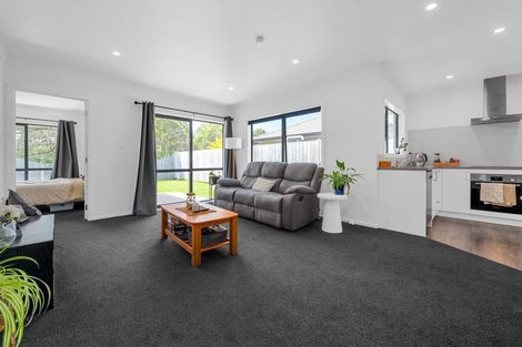 Photo of property in 2/10 Keitha Place, Glenview, Hamilton, 3206