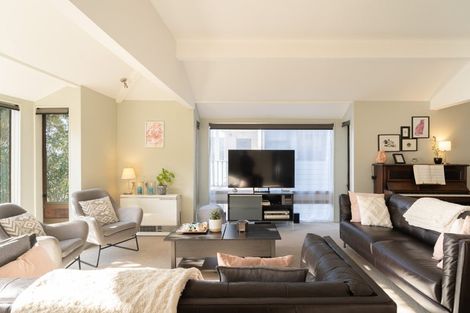 Photo of property in 37 Greyfriars Crescent, Tawa, Wellington, 5028