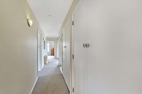 Photo of property in 1 Sevenoaks Drive, Bryndwr, Christchurch, 8053