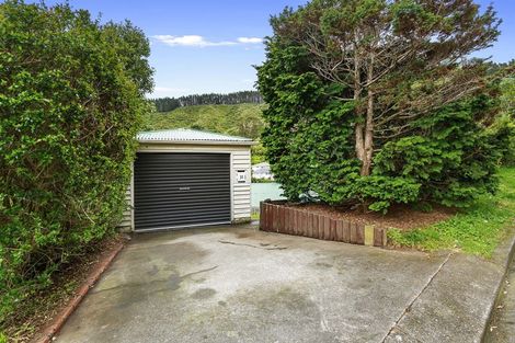 Photo of property in 31 Olivia Crescent, Tawa, Wellington, 5028
