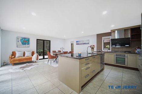 Photo of property in 27 Bridgefield Crescent, Flat Bush, Auckland, 2016