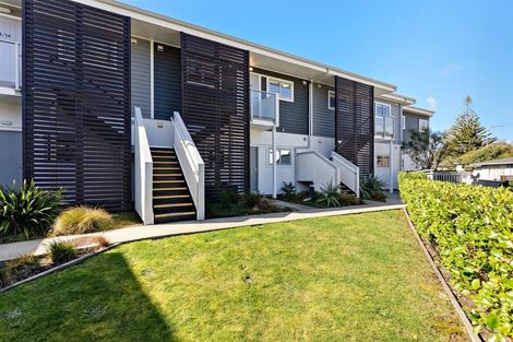 Photo of property in 3/14 Atkinson Street, Newlands, Wellington, 6037