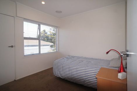 Photo of property in 2/4210a Great North Road, Glendene, Auckland, 0602