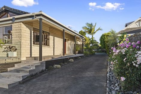 Photo of property in 11 The Terrace, Herald Island, Auckland, 0618