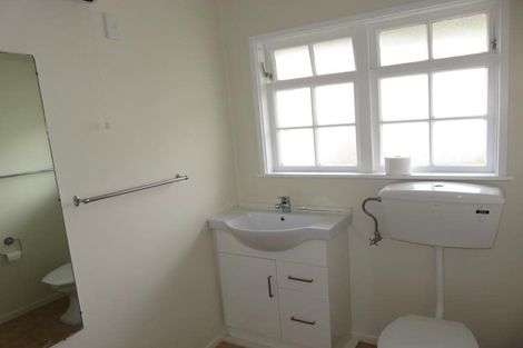 Photo of property in 3a Thurleigh Grove, Karori, Wellington, 6012